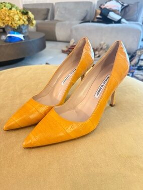 Manolo Blahnik Mustard Yellow Patent Pointed-Toe Pumps